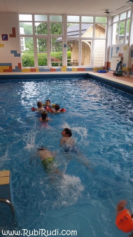 rojstni dan v bazenu